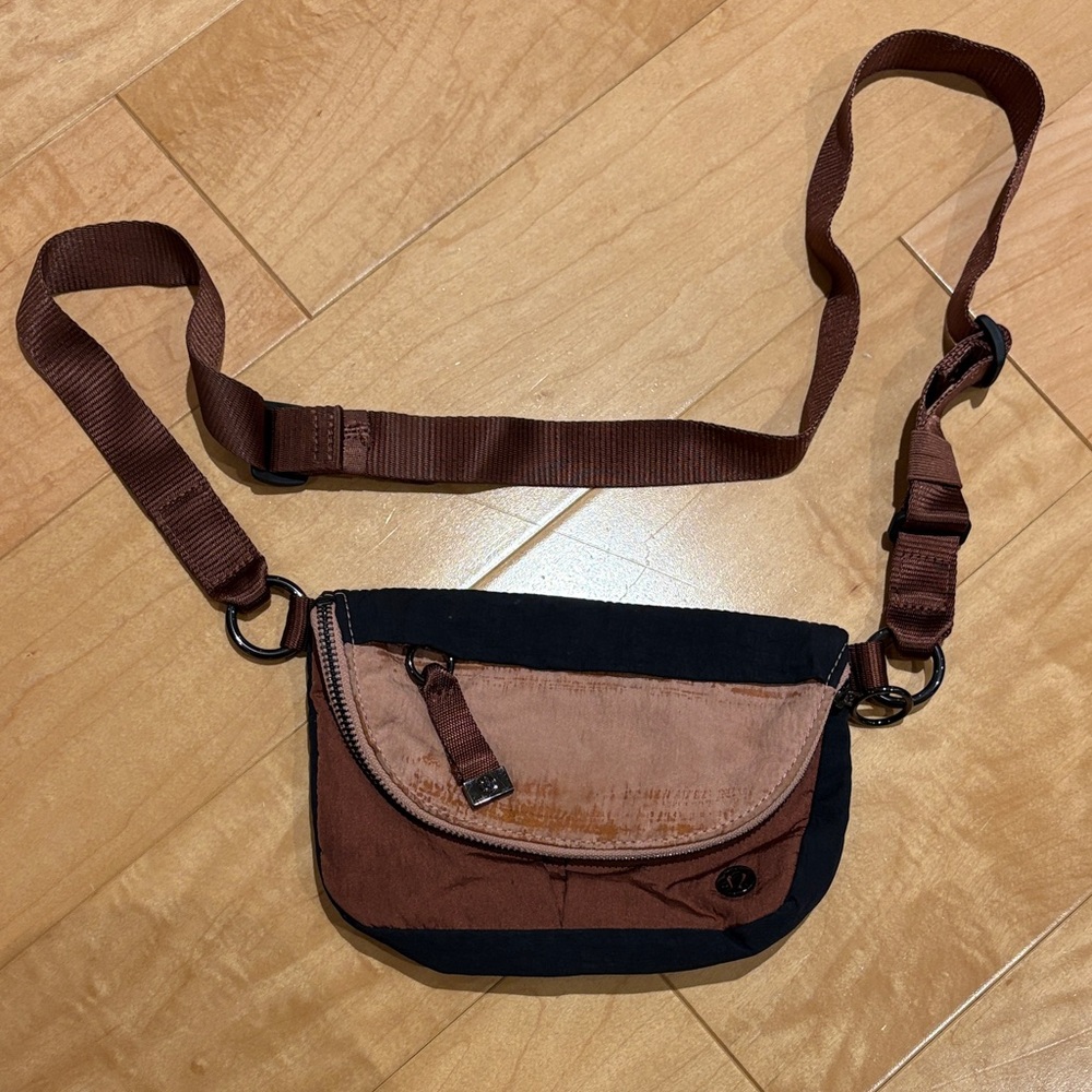 Lululemon All Night Festival Bag *Micro
Black / Pink Pastel / Ancient Copper